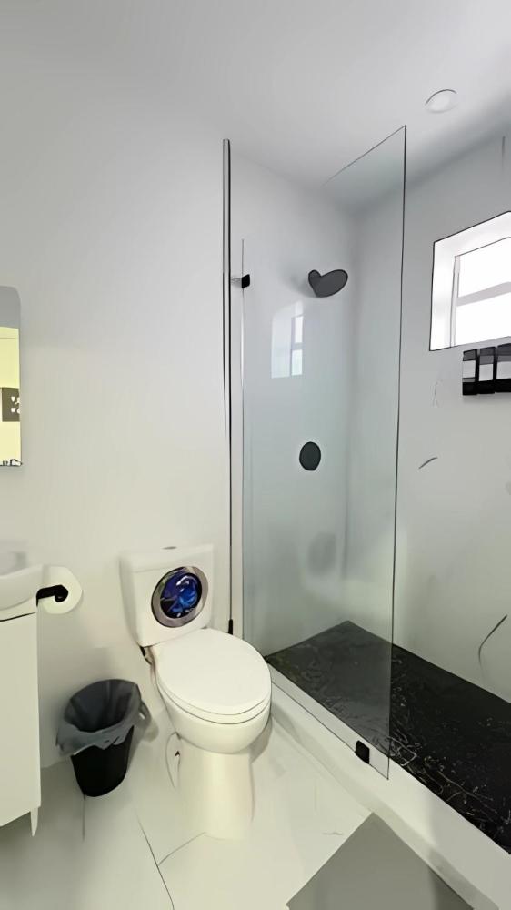 Cozy Private Room, near the Airport - Free parking - 01